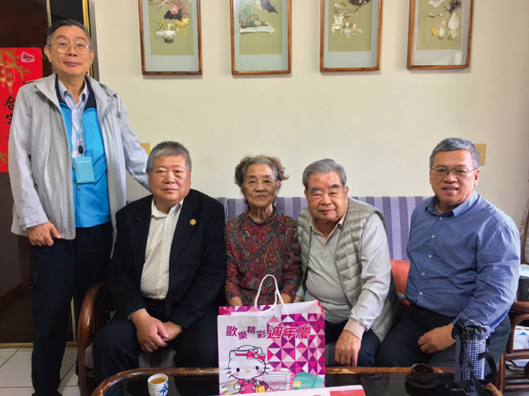服務慰問組探訪方輝耀鄉長、劉熙冠鄉長
